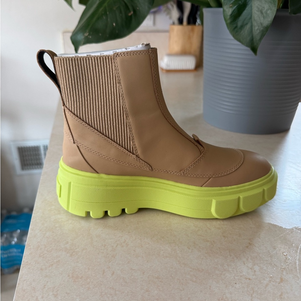 Women’s sorel canoe/tippet waterproof boots